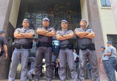 Policiais de Cândido Mota são homenageados pelo comando geral da PM por salvamento de bebê